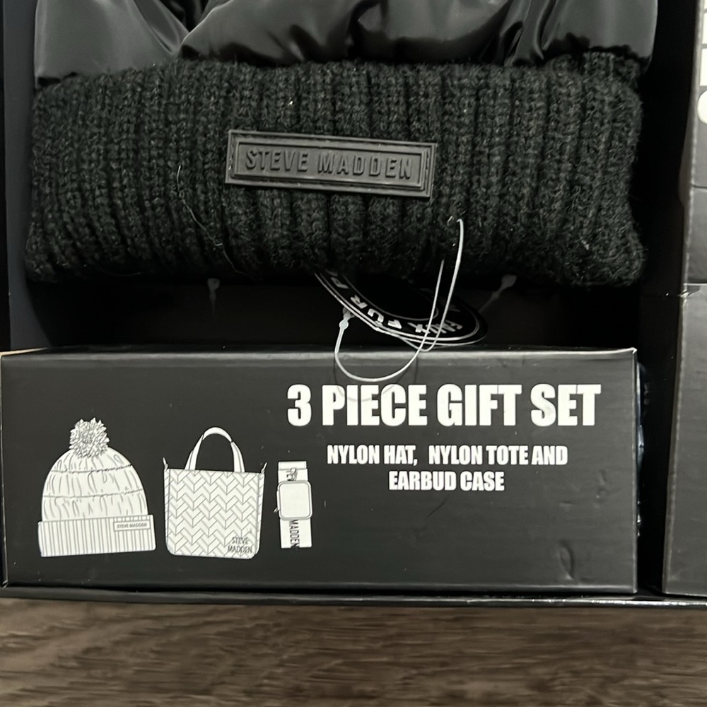 Steve Madden Set - Picture 5 of 6